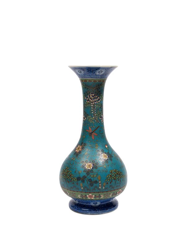 A TOTAI SHIPPO PORCELAIN VASE