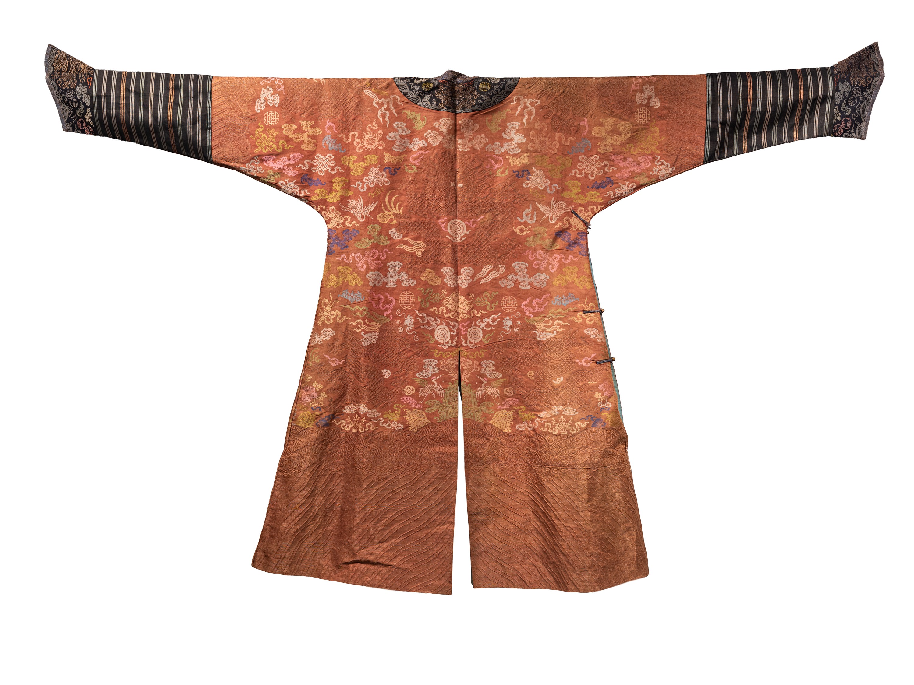 Cina, dinastia Qing (XIX secolo), Vestito in seta in broccato rame decorato