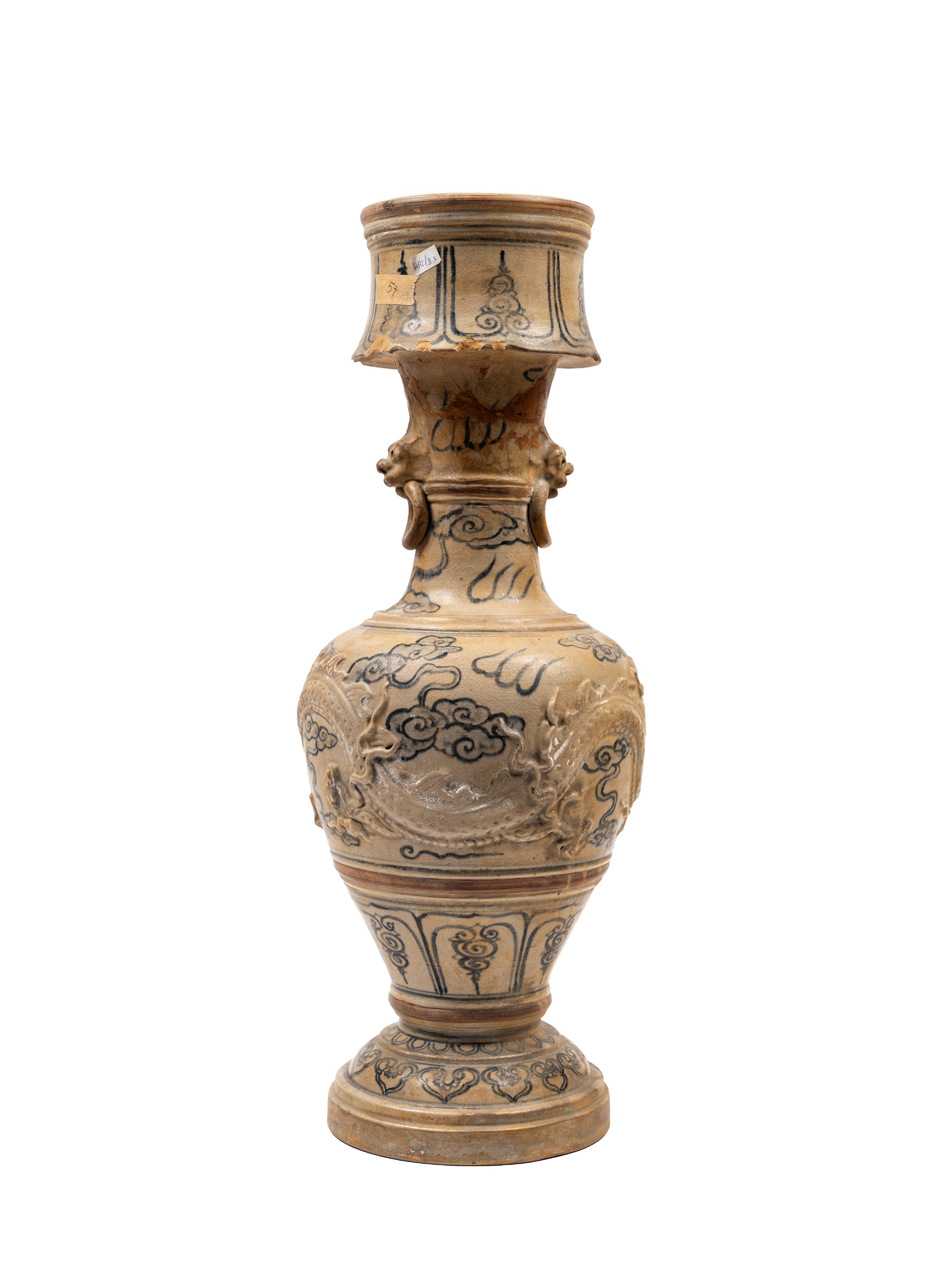 Vaso in ceramica bianca e blu con decorazione a rilievo, Vietnam (XVIII/XIX secolo)