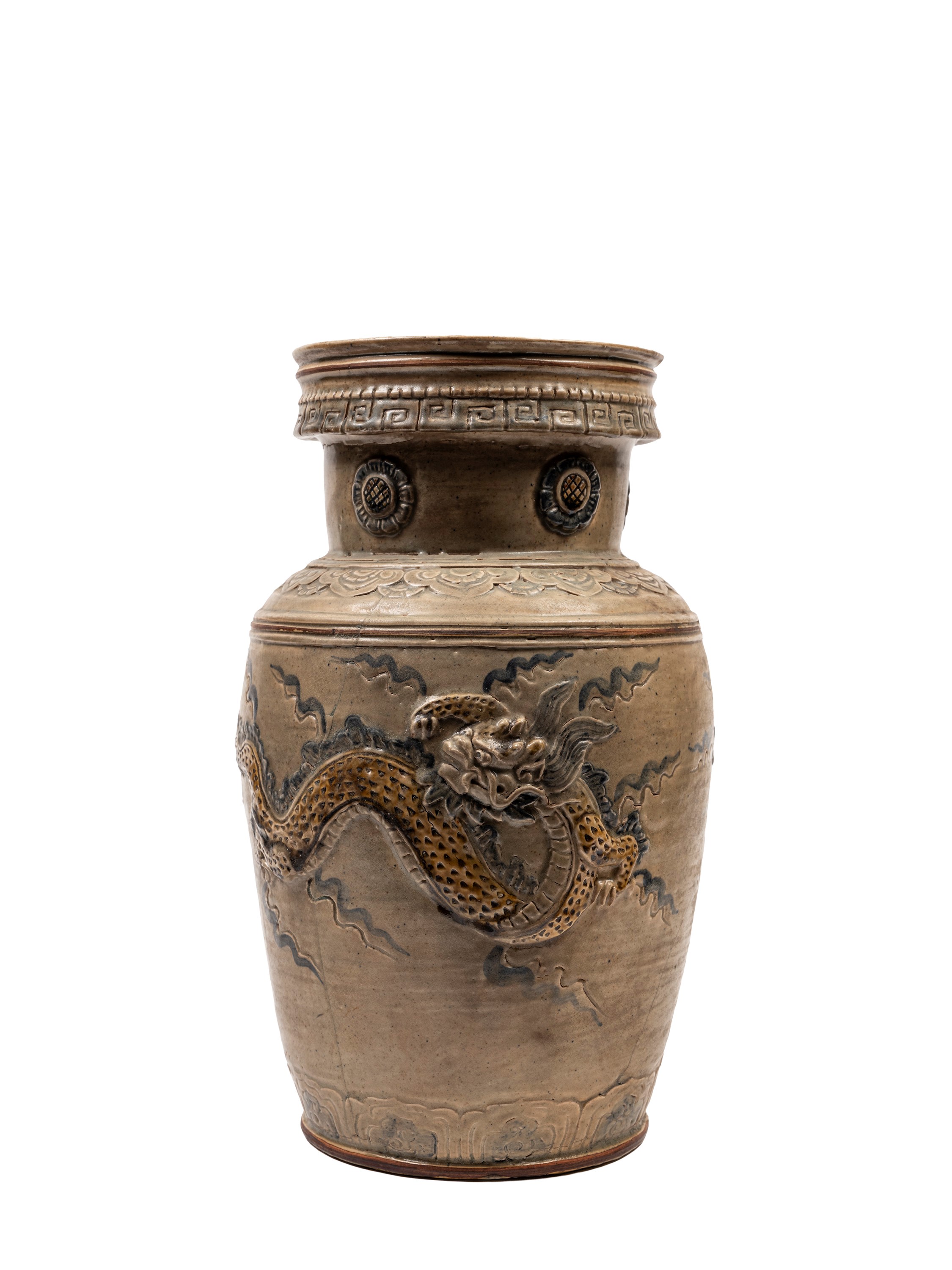 Grande vaso in ceramica, decorazione a rilievo con drago e medaglioni