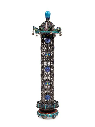 Cina, dinastia Qing, XIX secolo, Incensiere a forma di pagoda in argento smaltato
