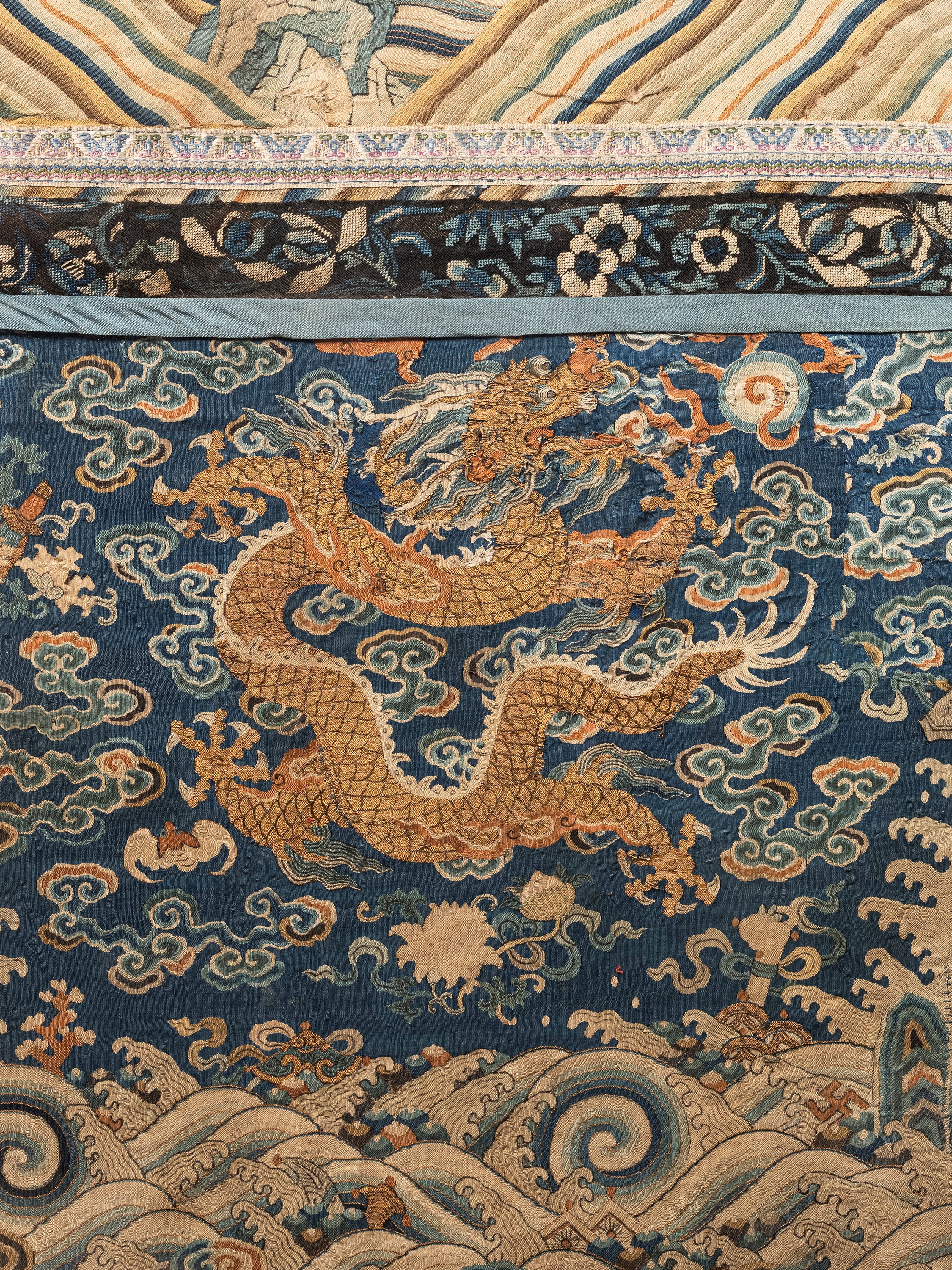 Arazzo in seta Kesi, dragone a cinque artigli (Cina, dinastia Qing, XVIII secolo)
