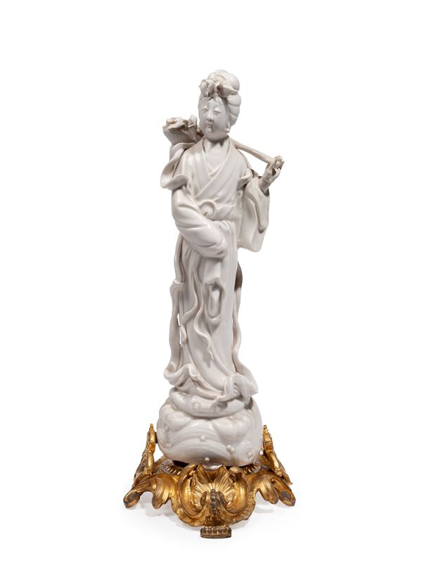 GRANDE FIGURA IN PORCELLANA BIANCA DI CINA