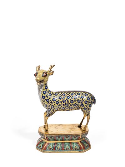 Figura in cloisonnè, Cerbiatto su piedistallo a forma di loto
