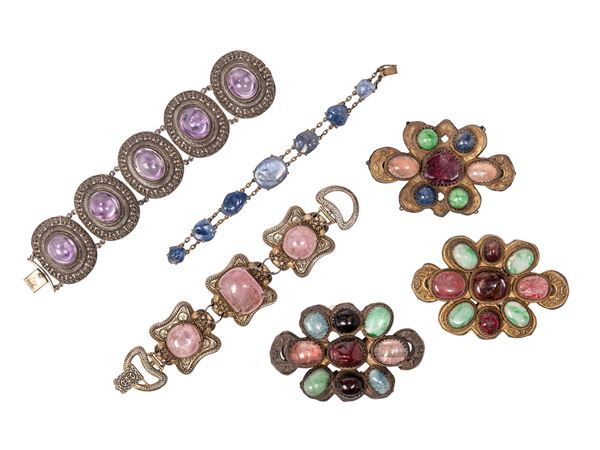 A SET OF THREE BANGLES AND THREE BUCKLES IN SILVER AND HARDSTONES