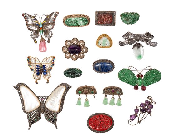SIXTEEN SILVER CINNABAR LACQUER JADE JADEITE HARDSTONES PINS