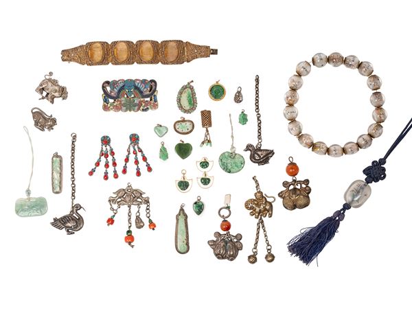 THIRTY-ONE OBJECTS IN SILVER METAL JADE JADEITE HARDSTONES AND GLASS