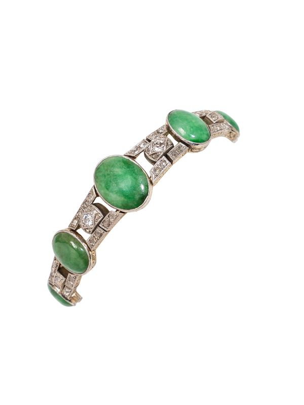 A GOLD AND JADEITE BRACELET