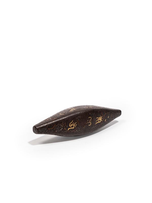 A GOLD AND SILVER-INLAID IRON PAPER-WEIGHT