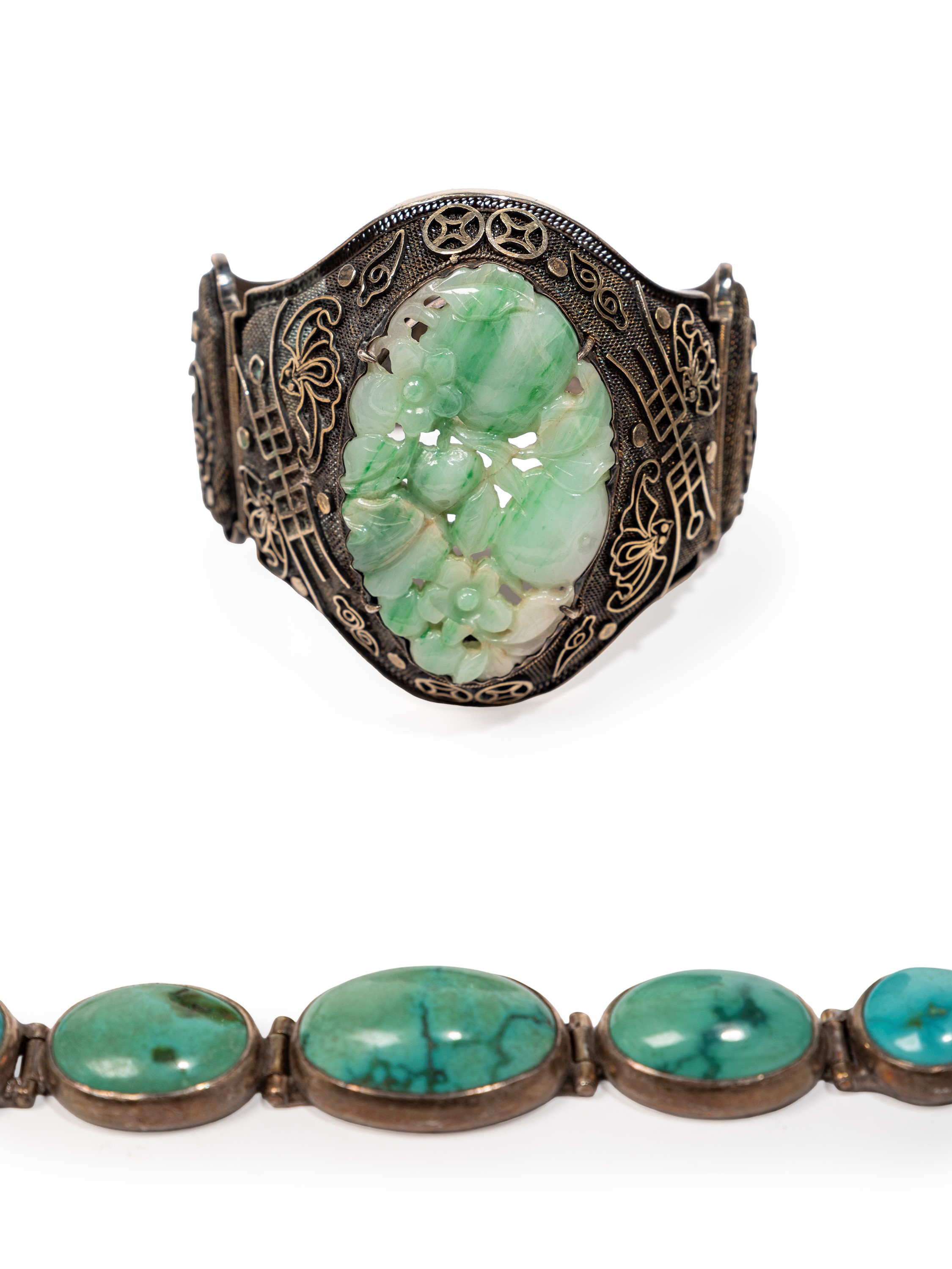 Quattro bracciali e due spille, argento con turchesi e giadeite, Cina (prima metà XX secolo)