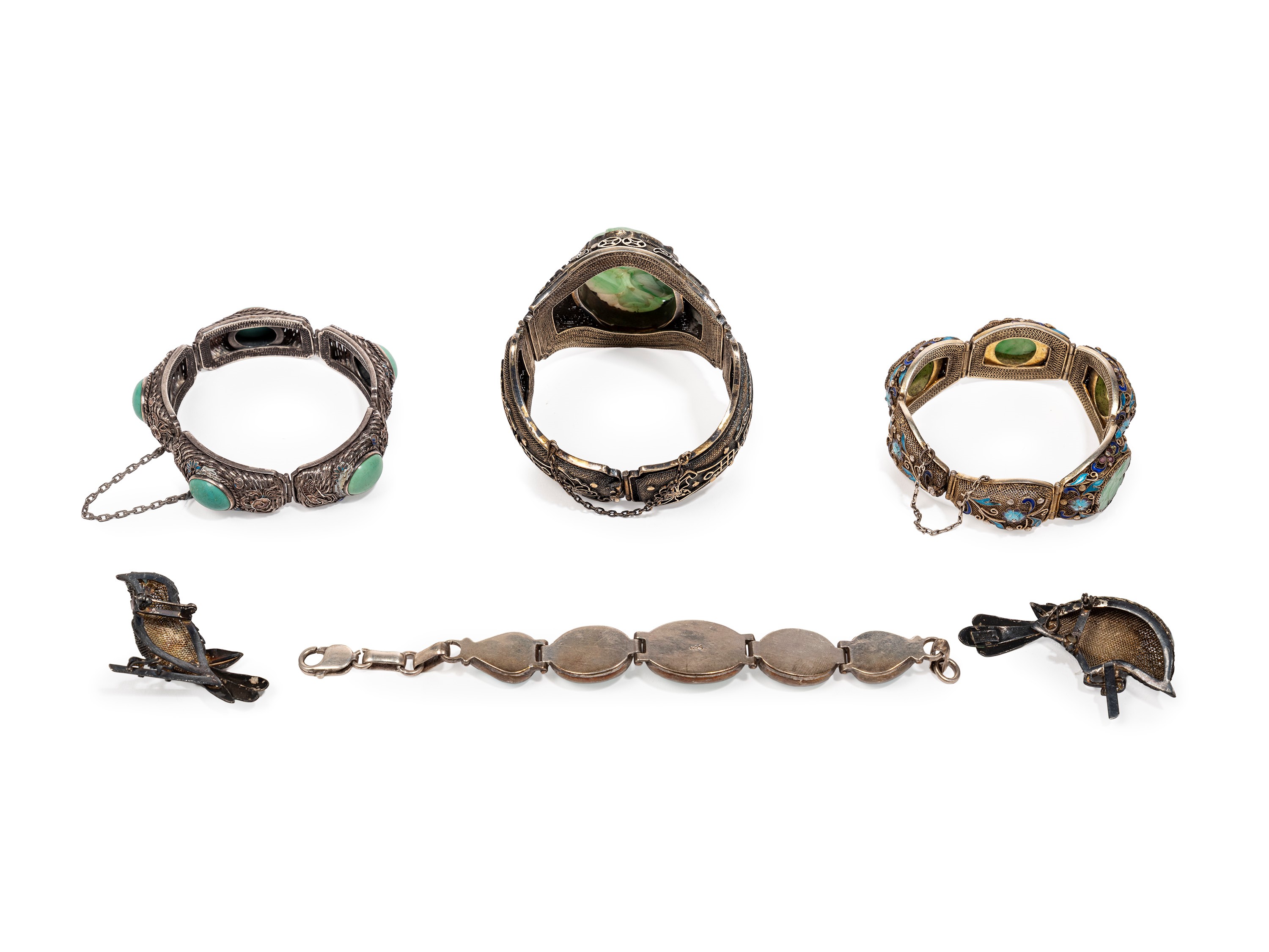 Quattro bracciali e due spille, argento con turchesi e giadeite, Cina (prima metà XX secolo)