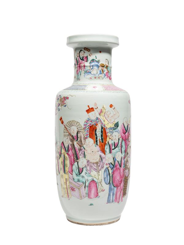 VASO IN PORCELLANA FAMIGLIA ROSA 