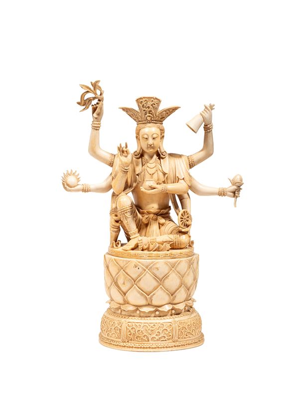 ☼AN IVORY FIGURE OF A DIVINITY