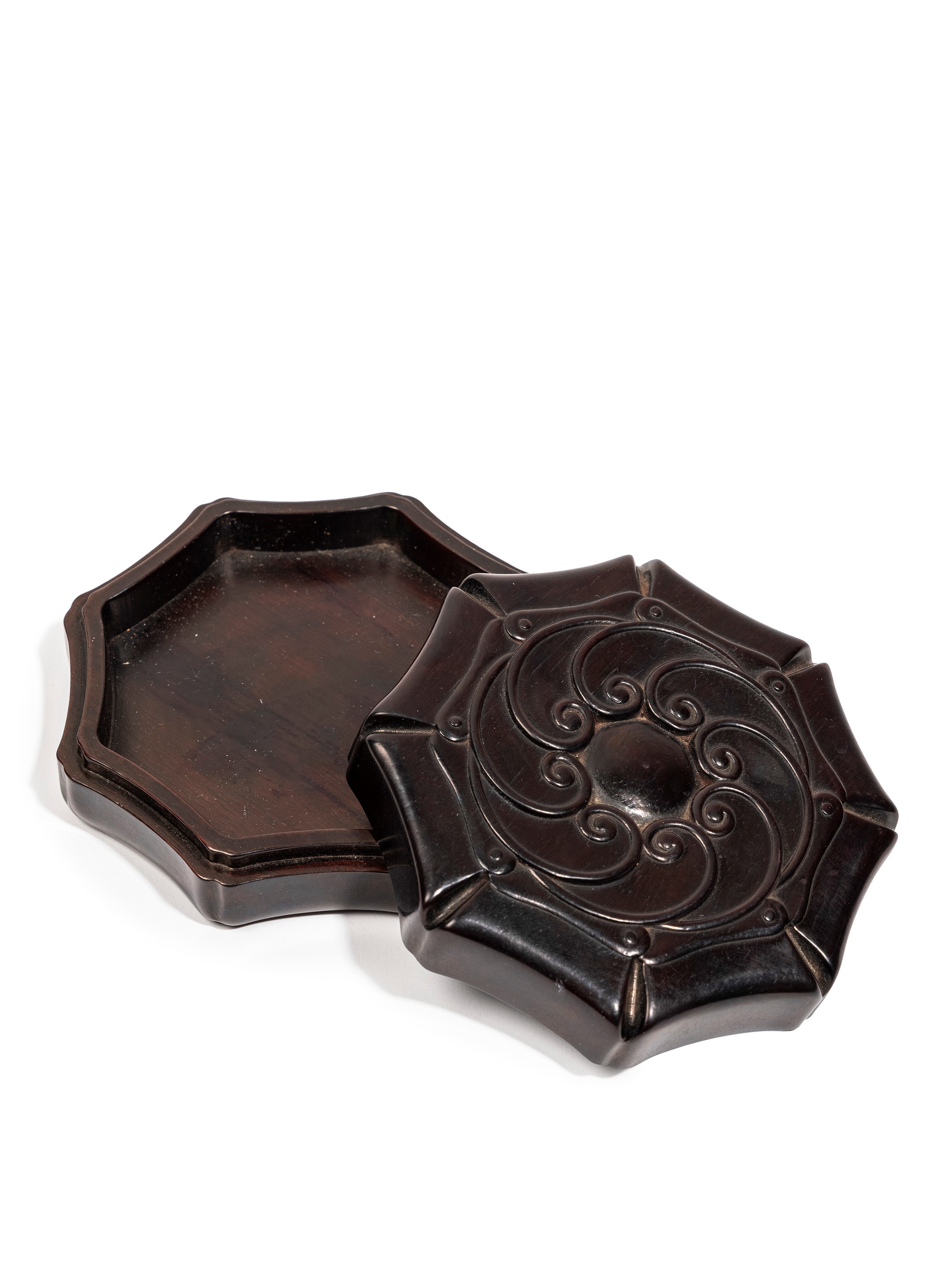 Cina (dinastia Qing, 1644-1911), Scatola in legno a sezione ottagonale