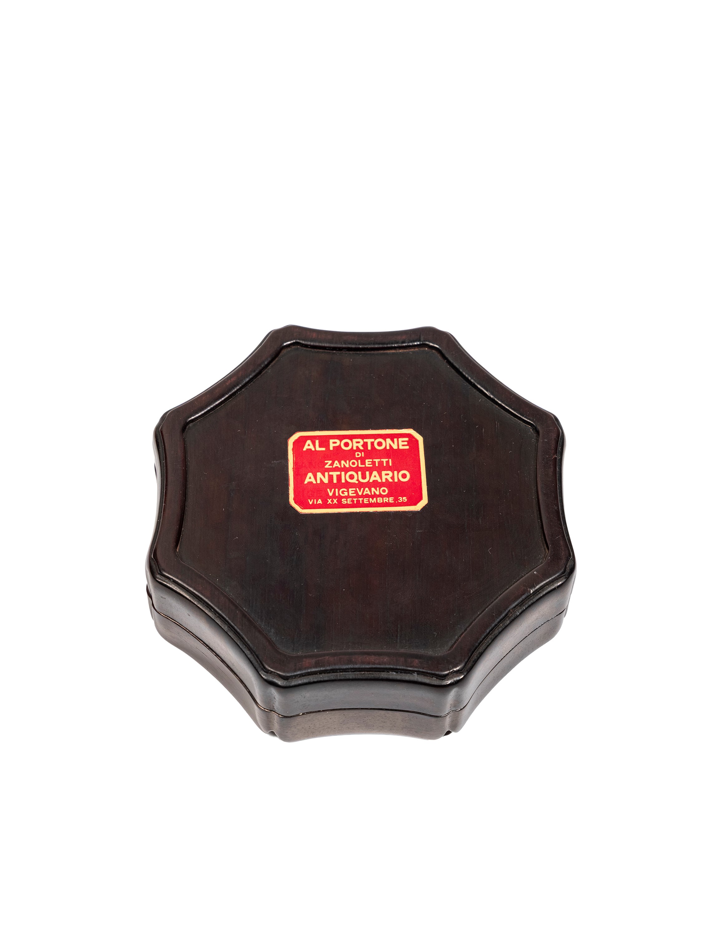 Cina (dinastia Qing, 1644-1911), Scatola in legno a sezione ottagonale