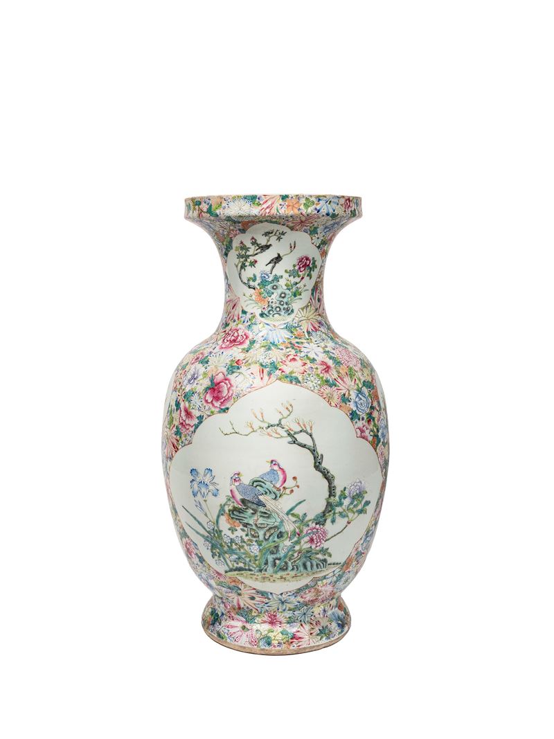Cina, Vaso millefiori in porcellana decorata a riserve polilobate