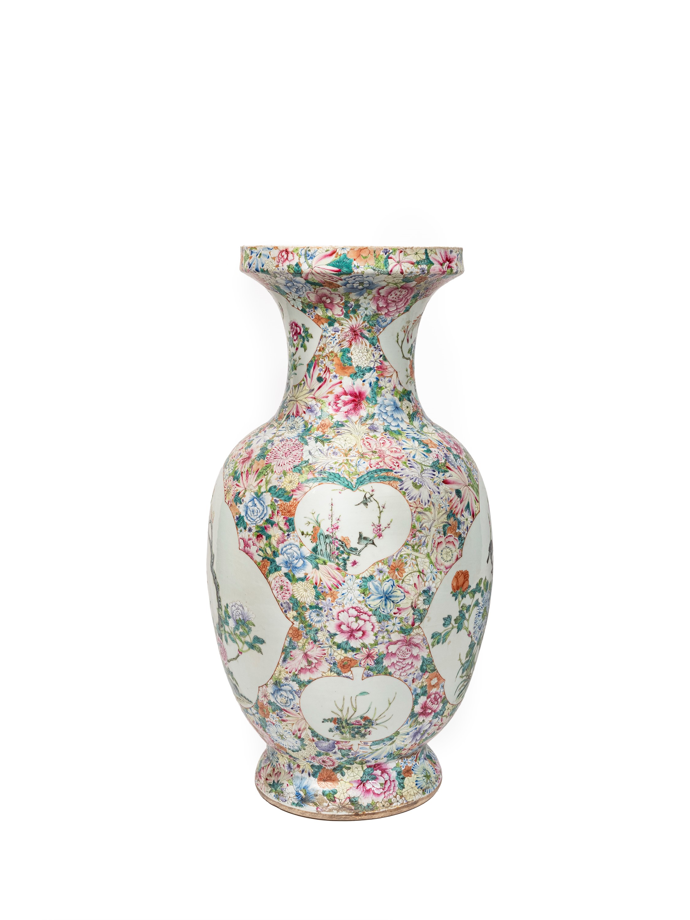 Cina, Vaso millefiori in porcellana decorata a riserve polilobate