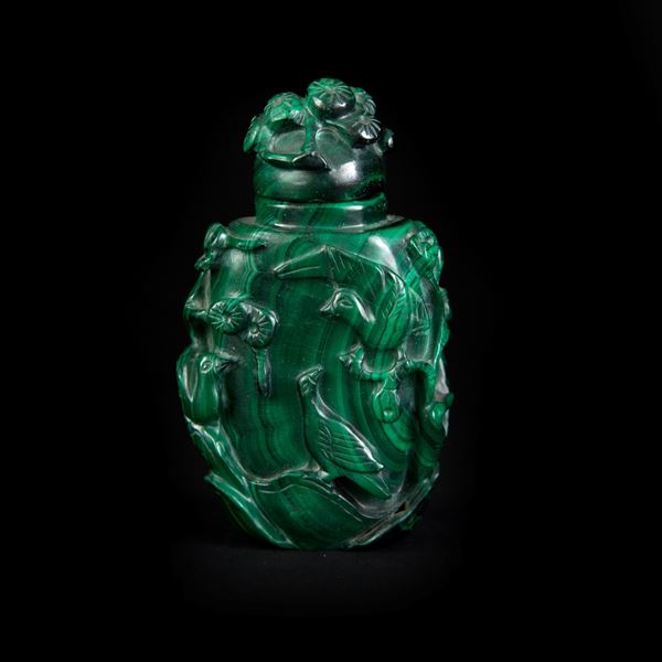 A MALACHITE SNUFF BOTTLE