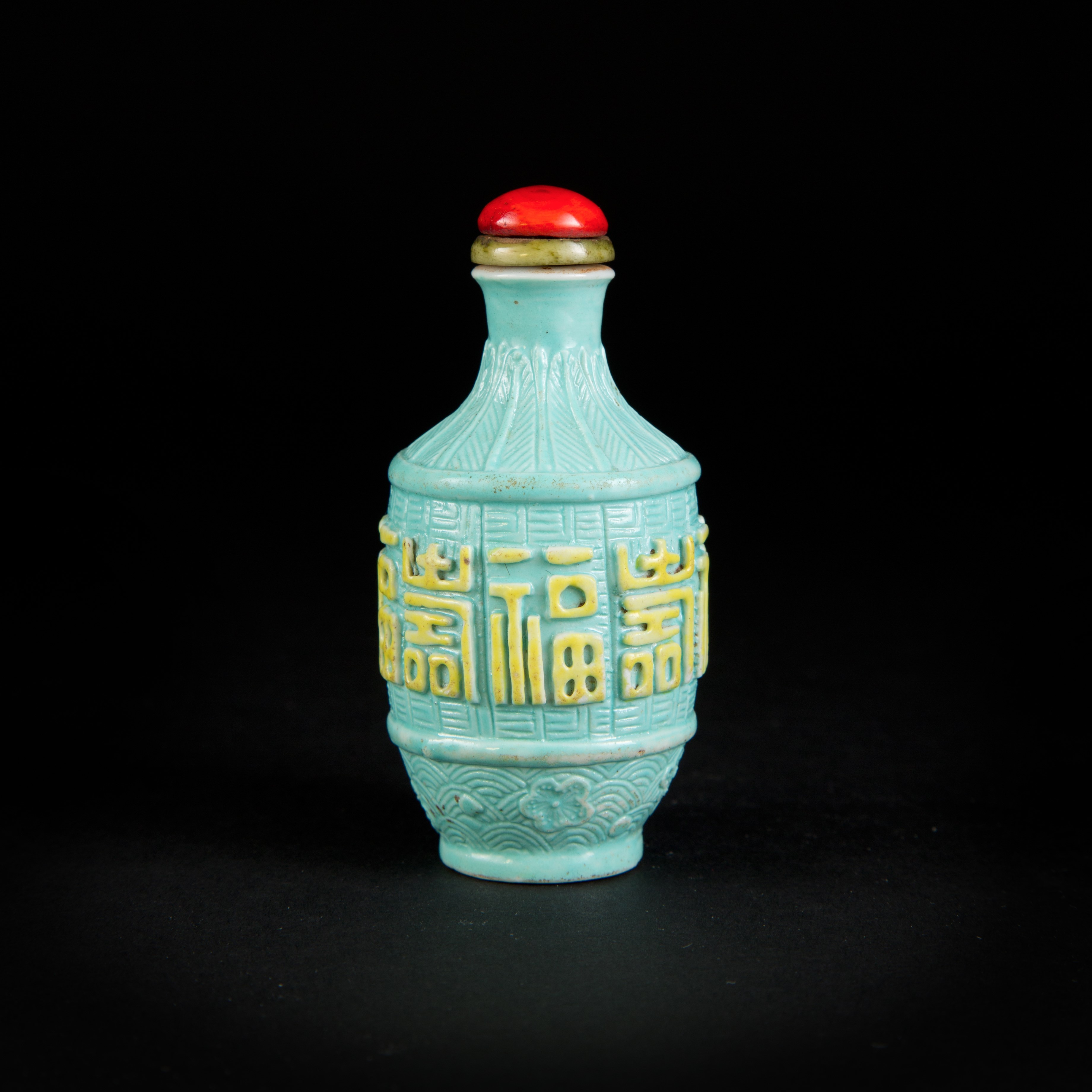 SNUFF BOTTLE IN PORCELLANA