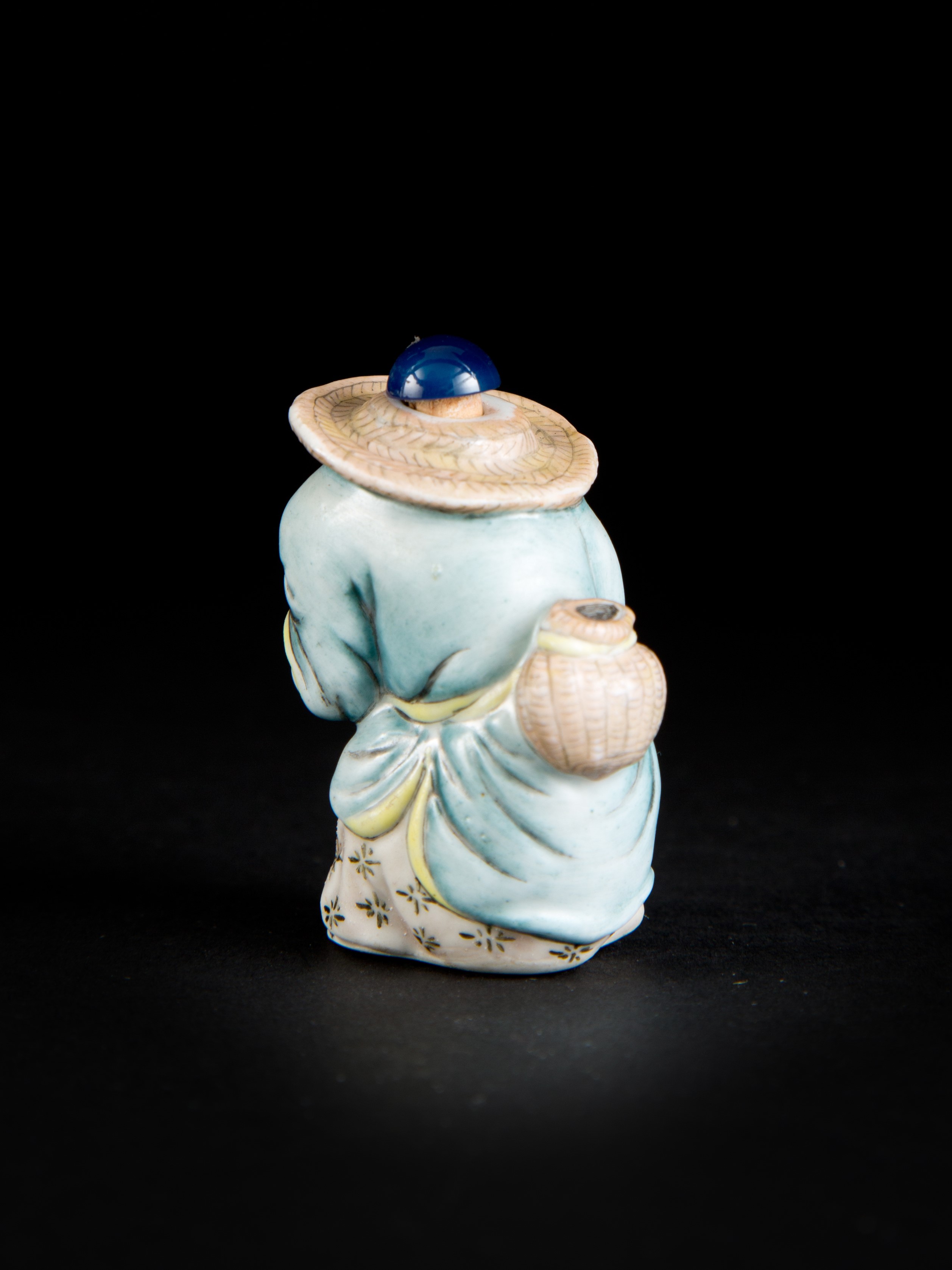 SNUFF BOTTLE IN PORCELLANA