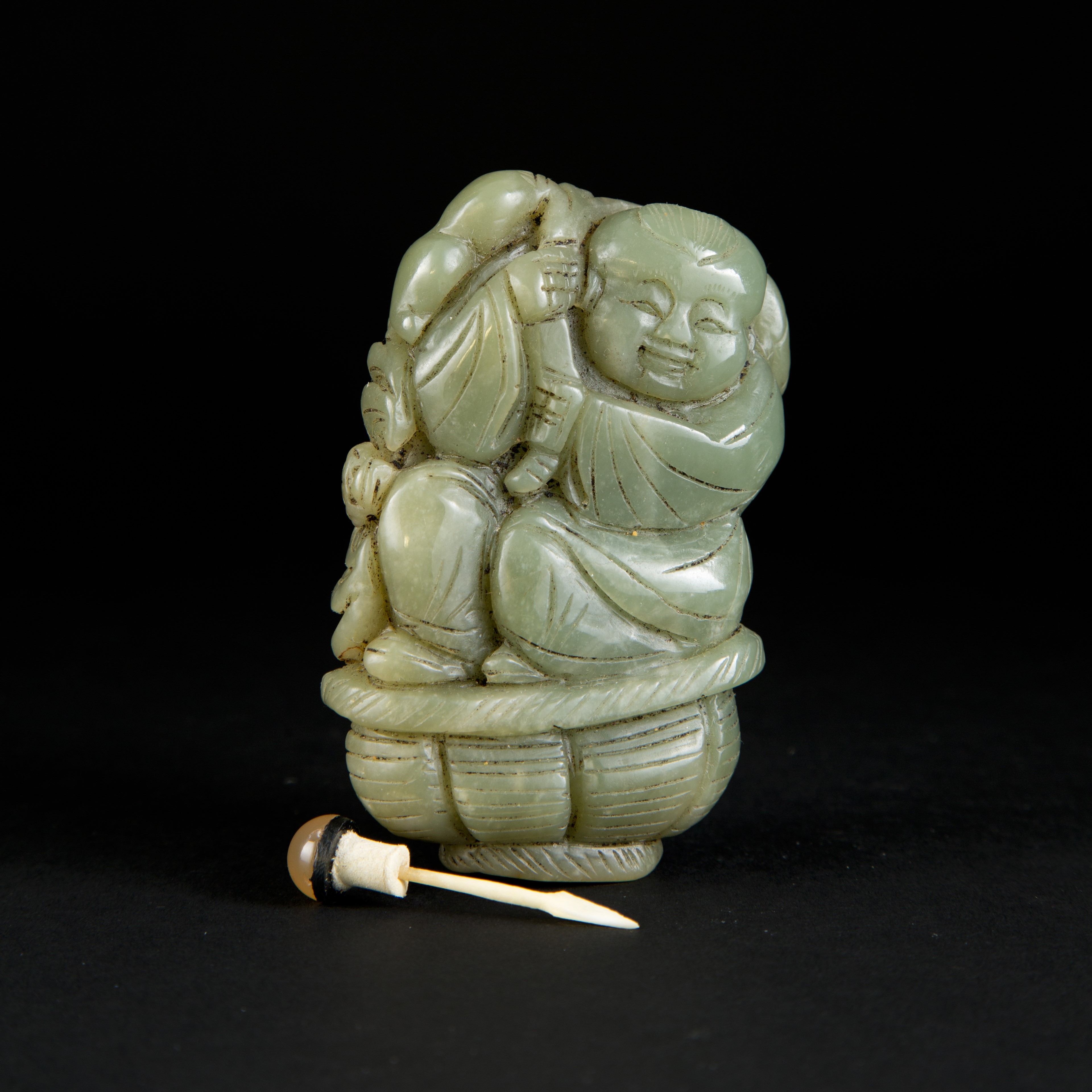 SNUFF BOTTLE IN GIADA