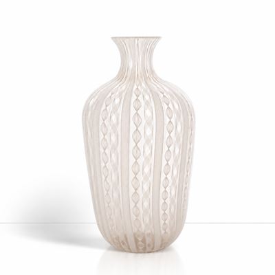 Vaso in vetro soffiato con decorazione a canne in lattimo e reticello