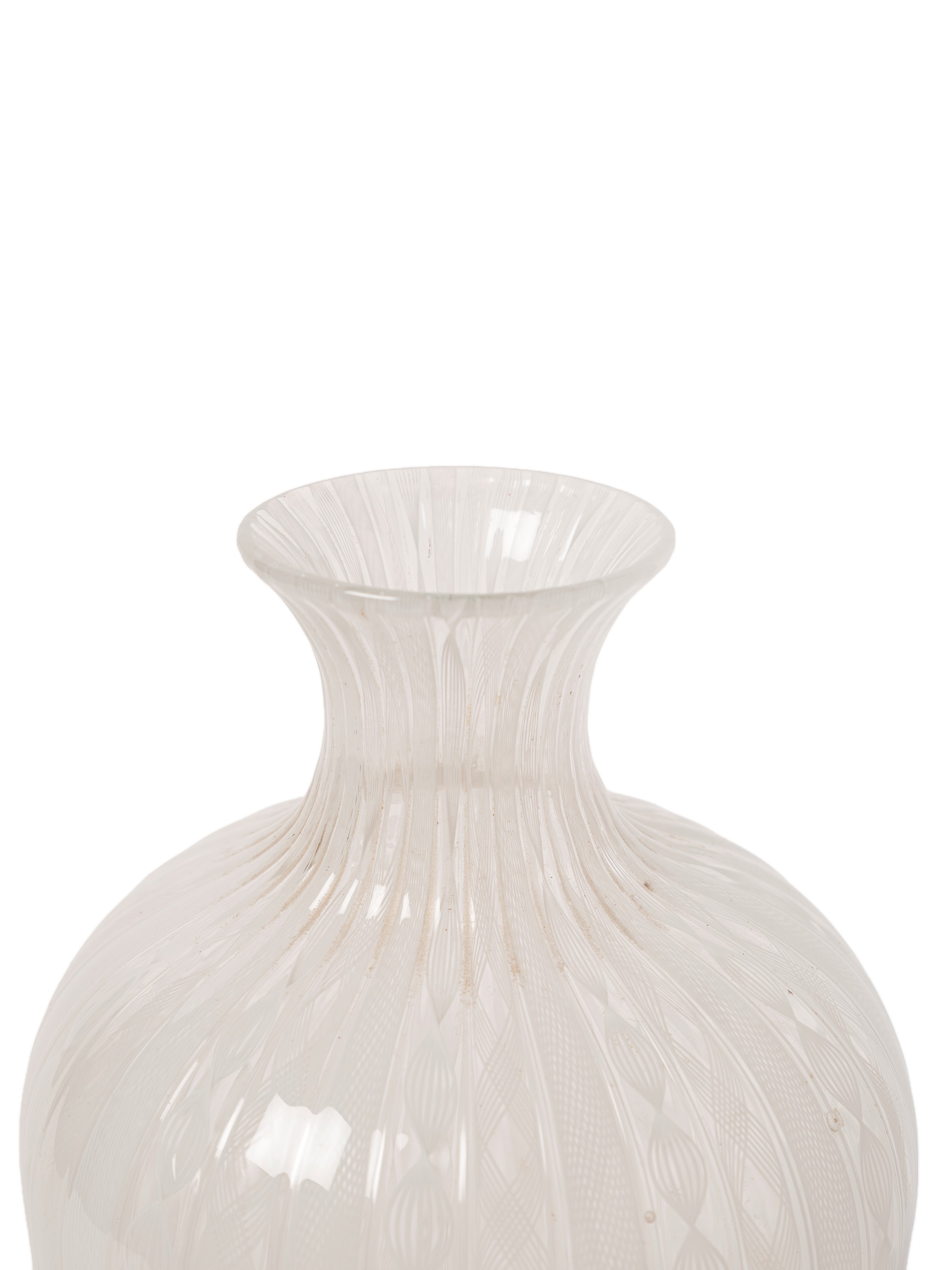 Barovier & Toso - Vaso in vetro soffiato con decorazione a canne in lattimo e reticello