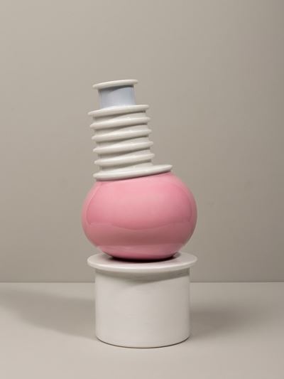 Vaso modello Nilo, porcellana bianca con elementi geometrici, 1983 ca.