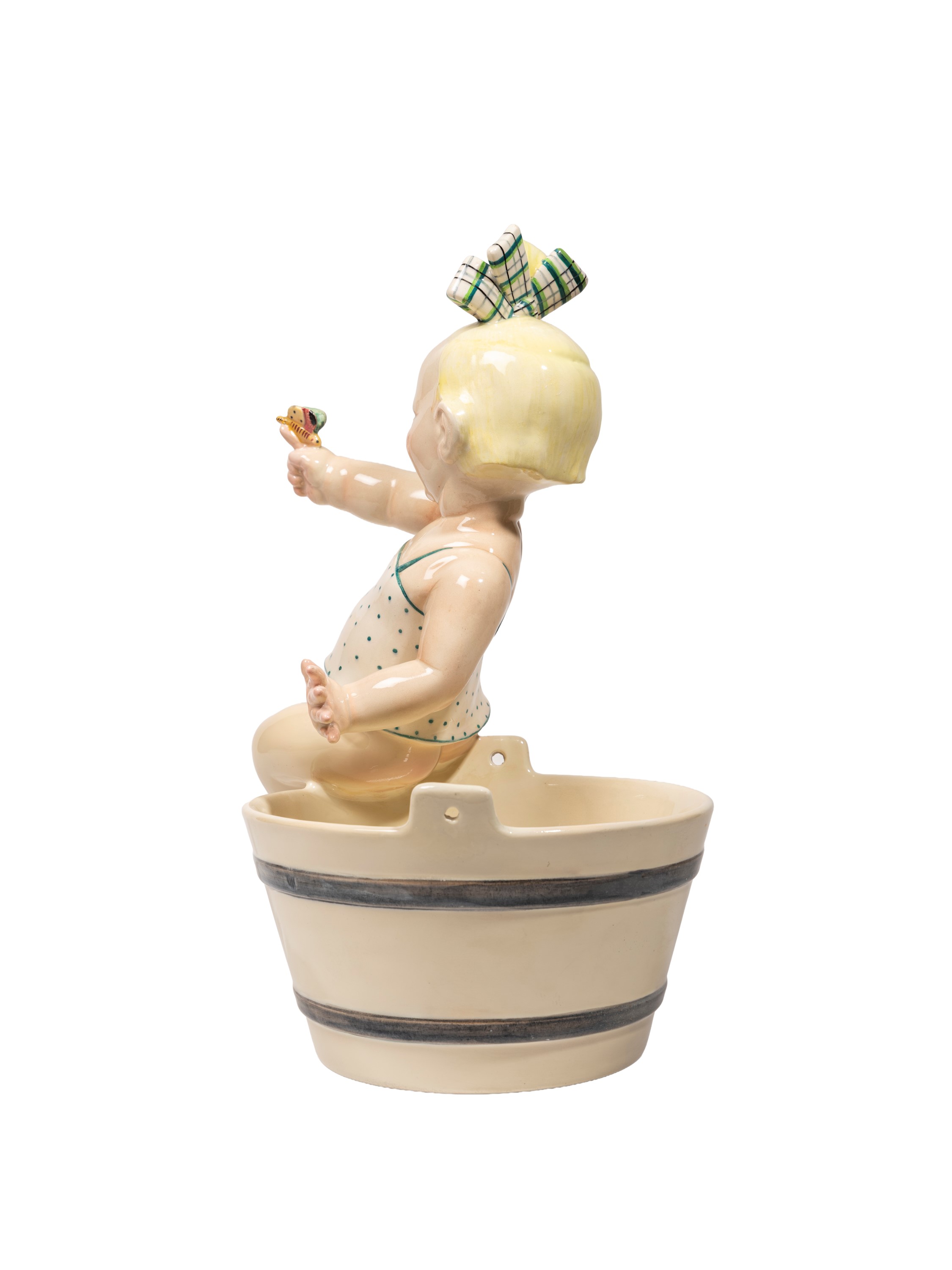 Sandrone Vacchetti, Scultura di bimba con farfalla in terraglia a colaggio (modello n. 404)
