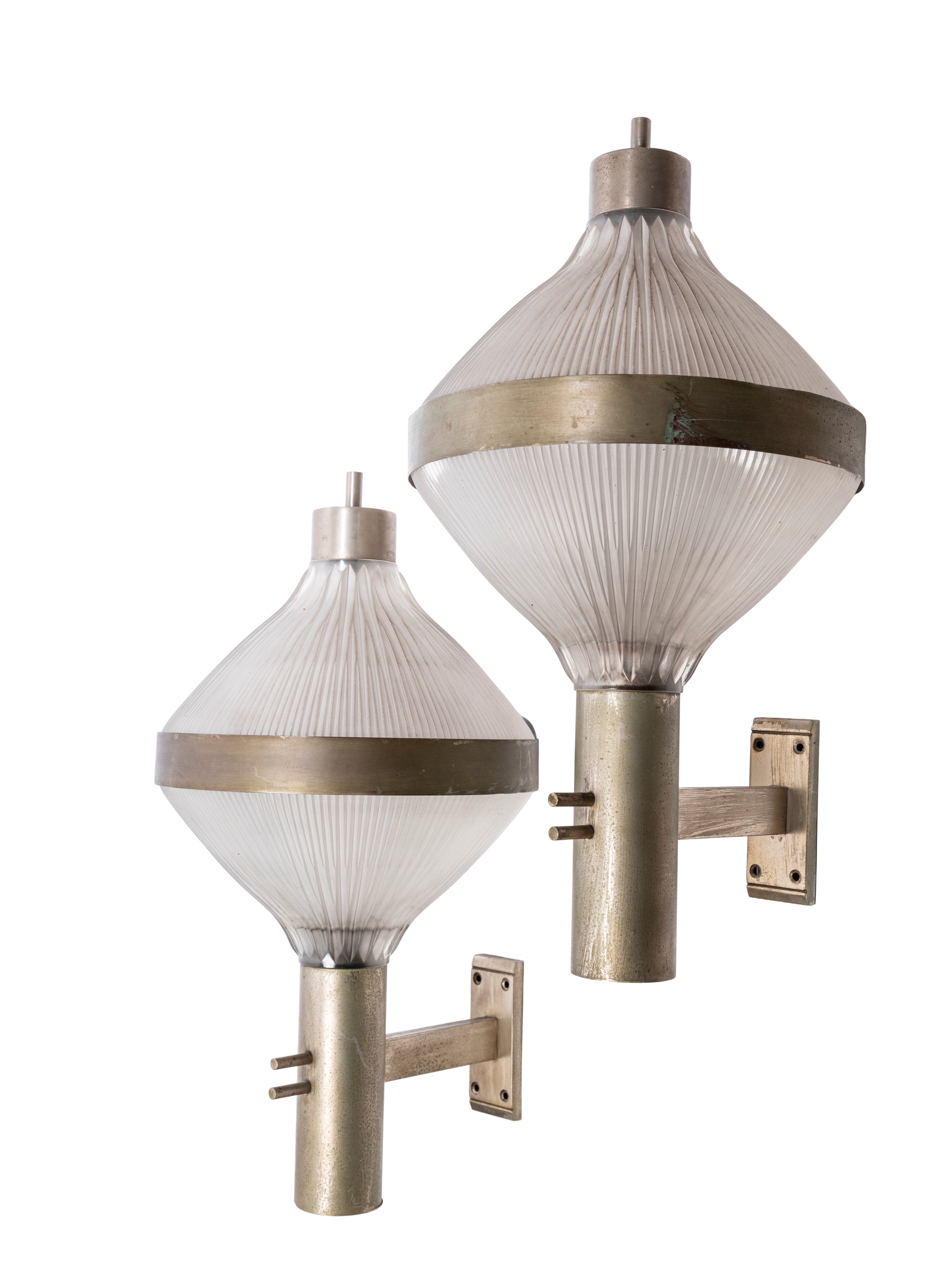 Candle - Coppia di lampade da parete in metallo cromato e vetro stampato satinato