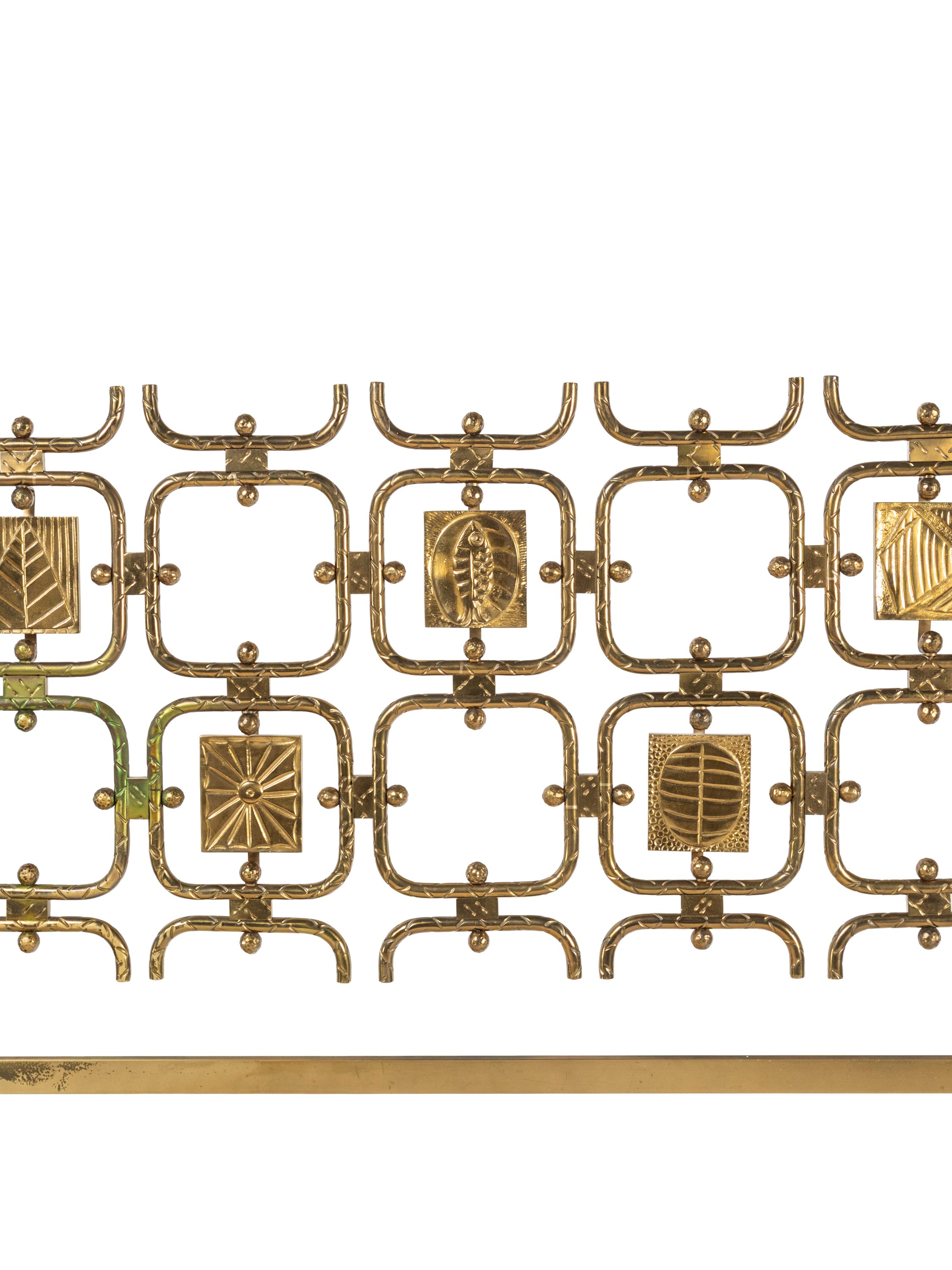 Letto matrimoniale in ottone con inserti decorativi (produzione Borsani, Varedo)
