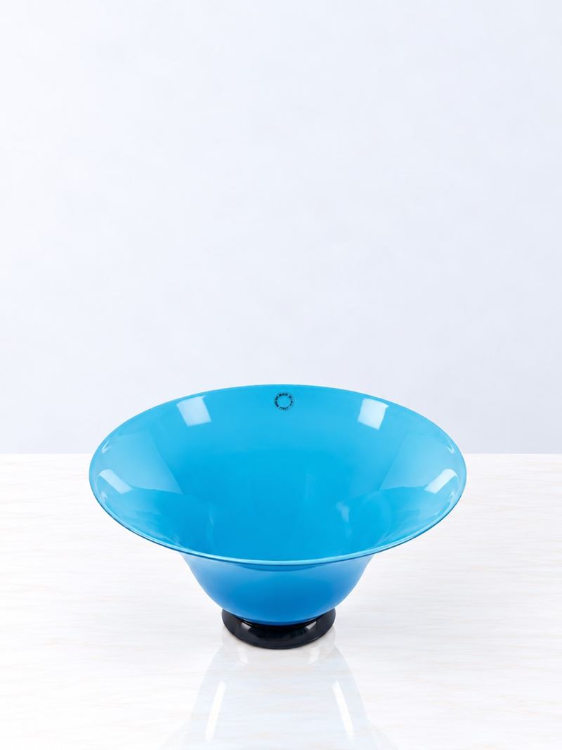 Venini - Ciotola modello “Antrenta” in vetro incamiciato blu (firmata, 1991)