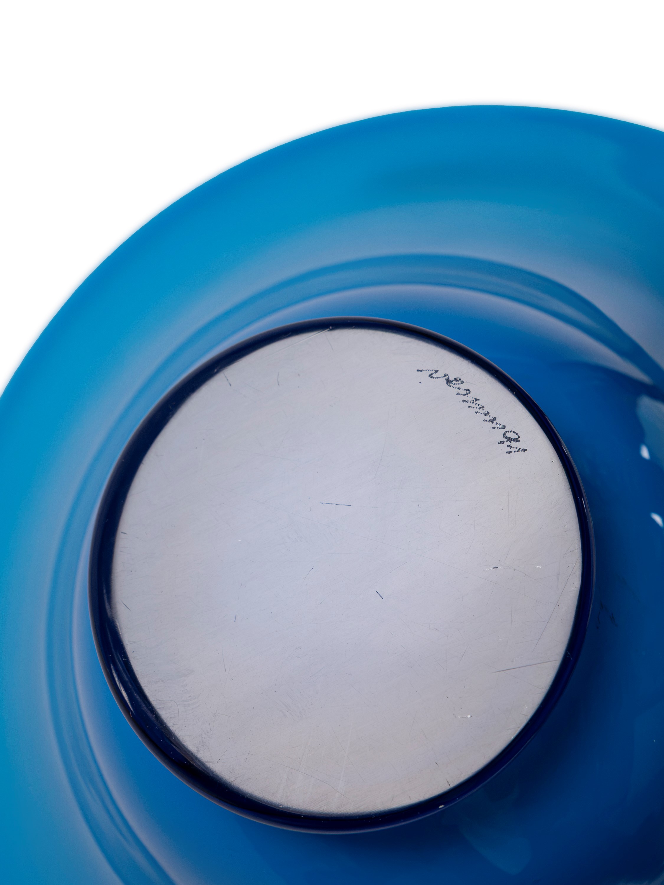 Venini - Ciotola modello “Antrenta” in vetro incamiciato blu (firmata, 1991)
