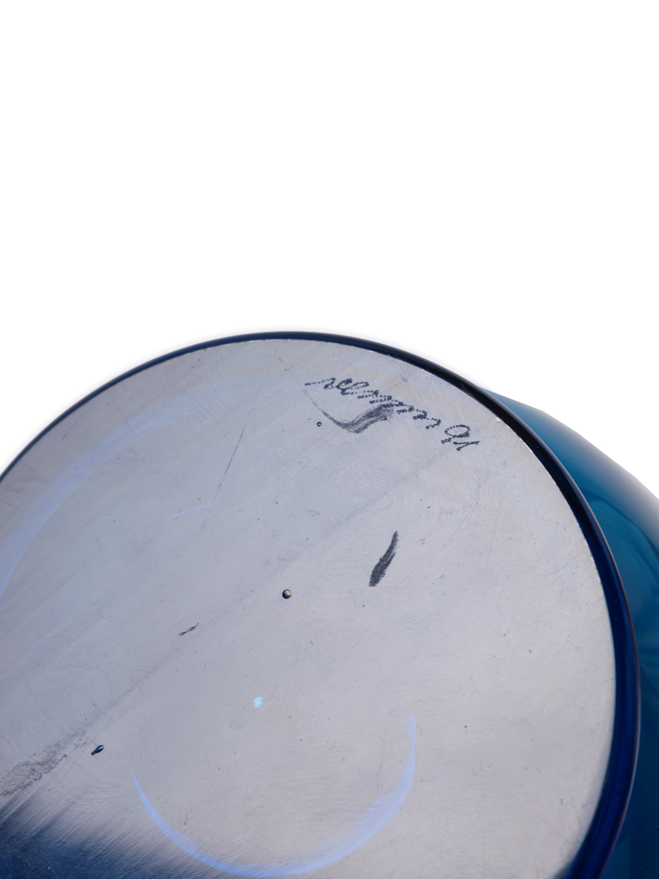 Venini - Vaso allungato in vetro incamiciato blu (modello “Anni Trenta”), 1991
