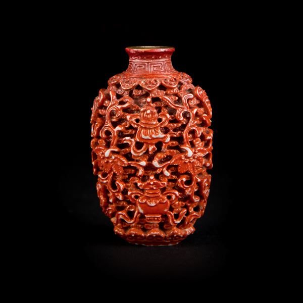A CORAL-GROUND SNUFF BOTTLE