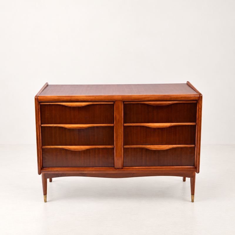 Comò, legno impiallacciato con sei cassetti e puntali in ottone, anni ’60 ca.