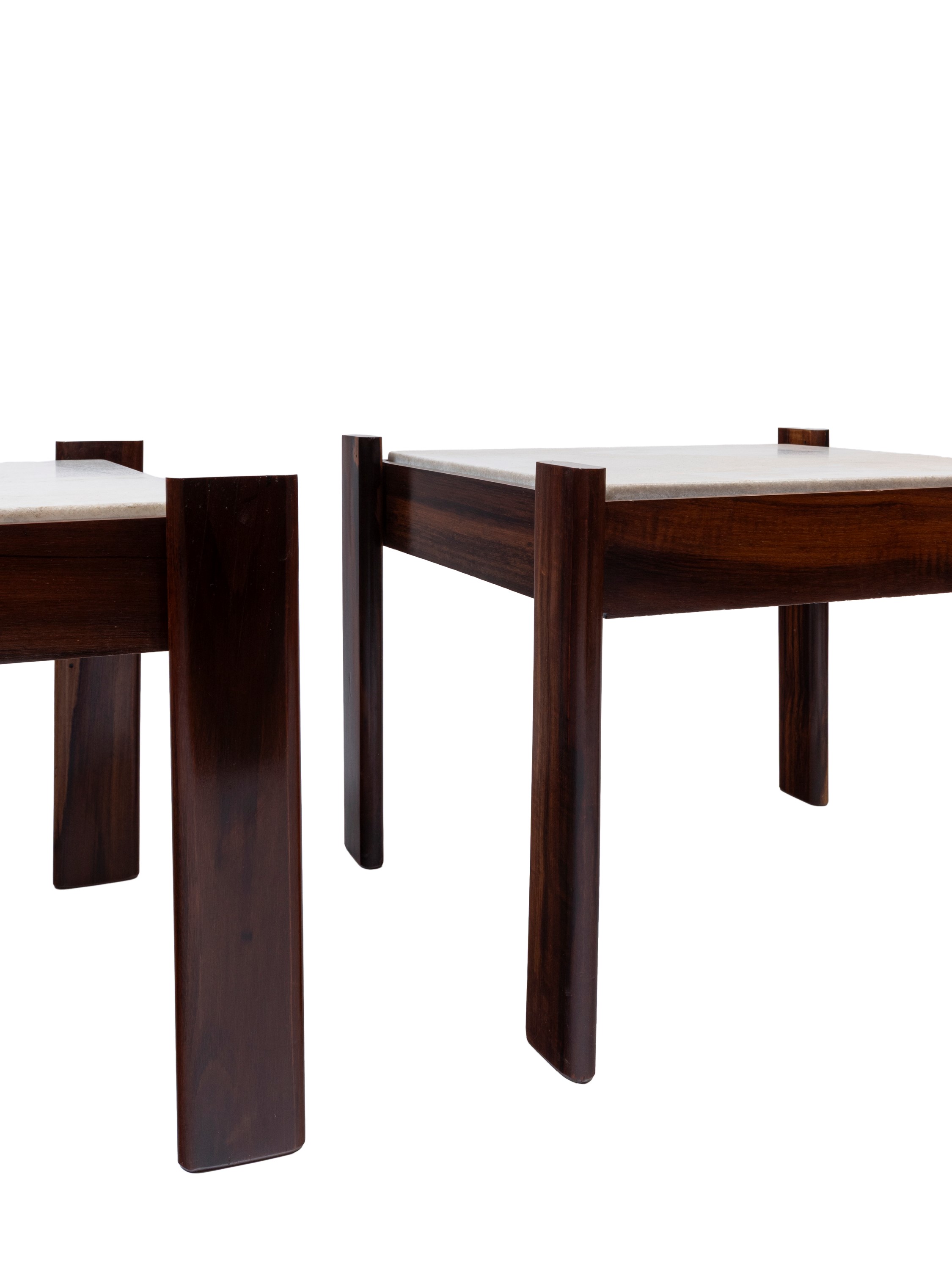 Percival Lafer - Coppia di tavolini serie MP-41, legno e piano in marmo (anni '60 ca.)