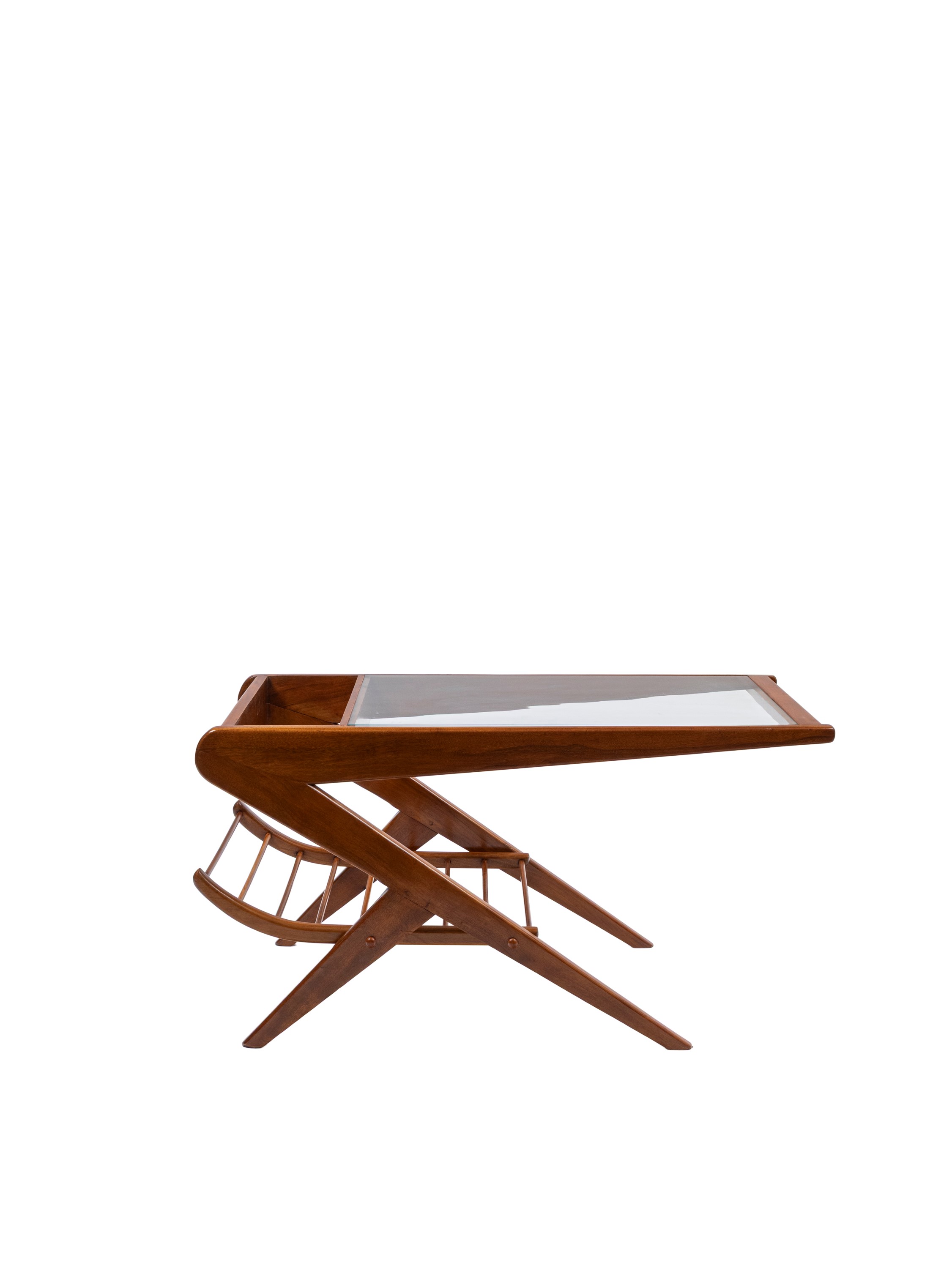 Tavolo basso portariviste, legno massello con piano in vetro, anni ’60 ca.