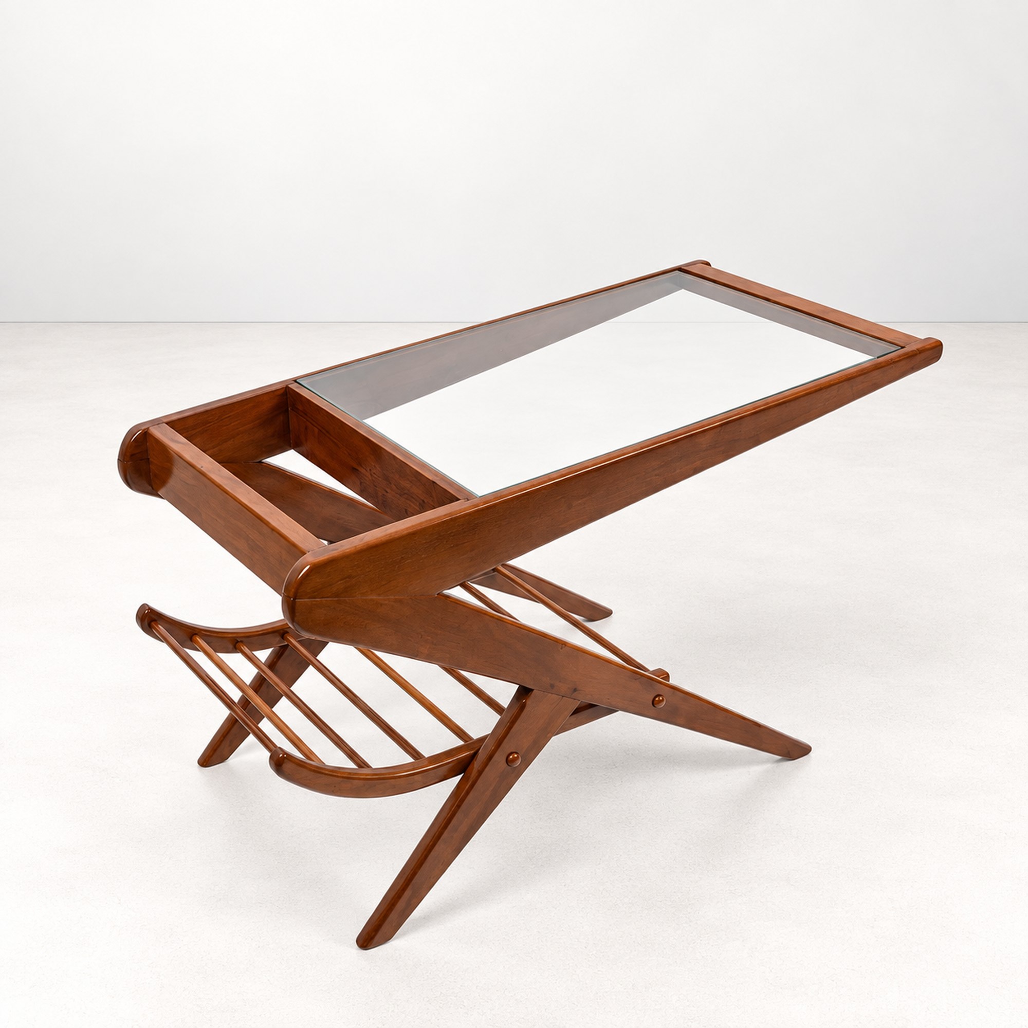 Tavolo basso portariviste, legno massello con piano in vetro, anni ’60 ca.