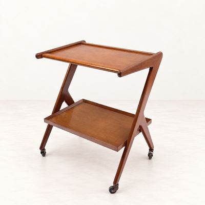 Carrello portavivande, legno con due piani sagomati e ruote in metallo (anni ’50 ca.)