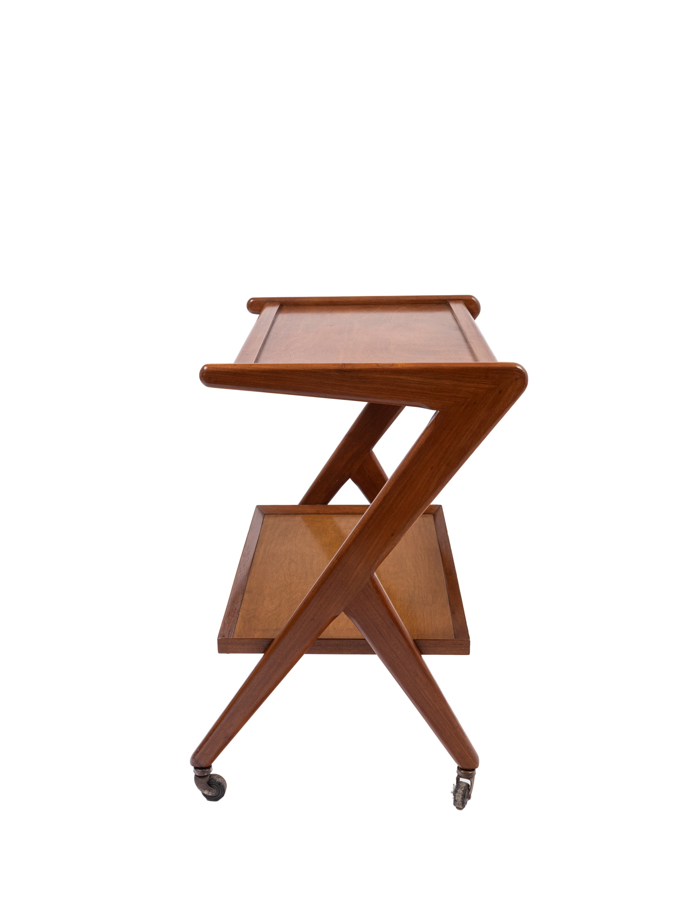 Carrello portavivande, legno con due piani sagomati e ruote in metallo (anni ’50 ca.)