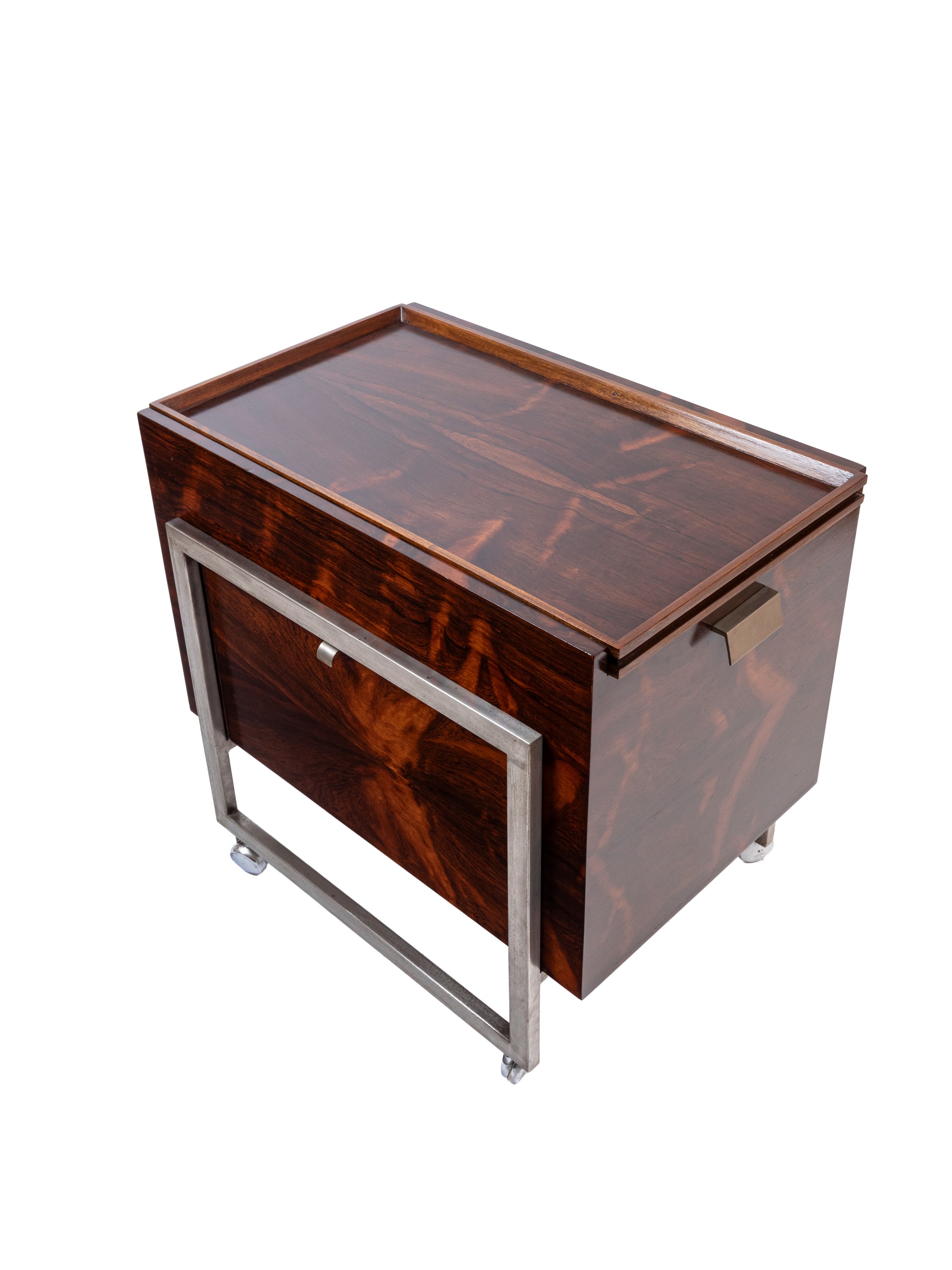 Mobile bar, anni ’60 ca., legno impiallacciato e metallo satinato