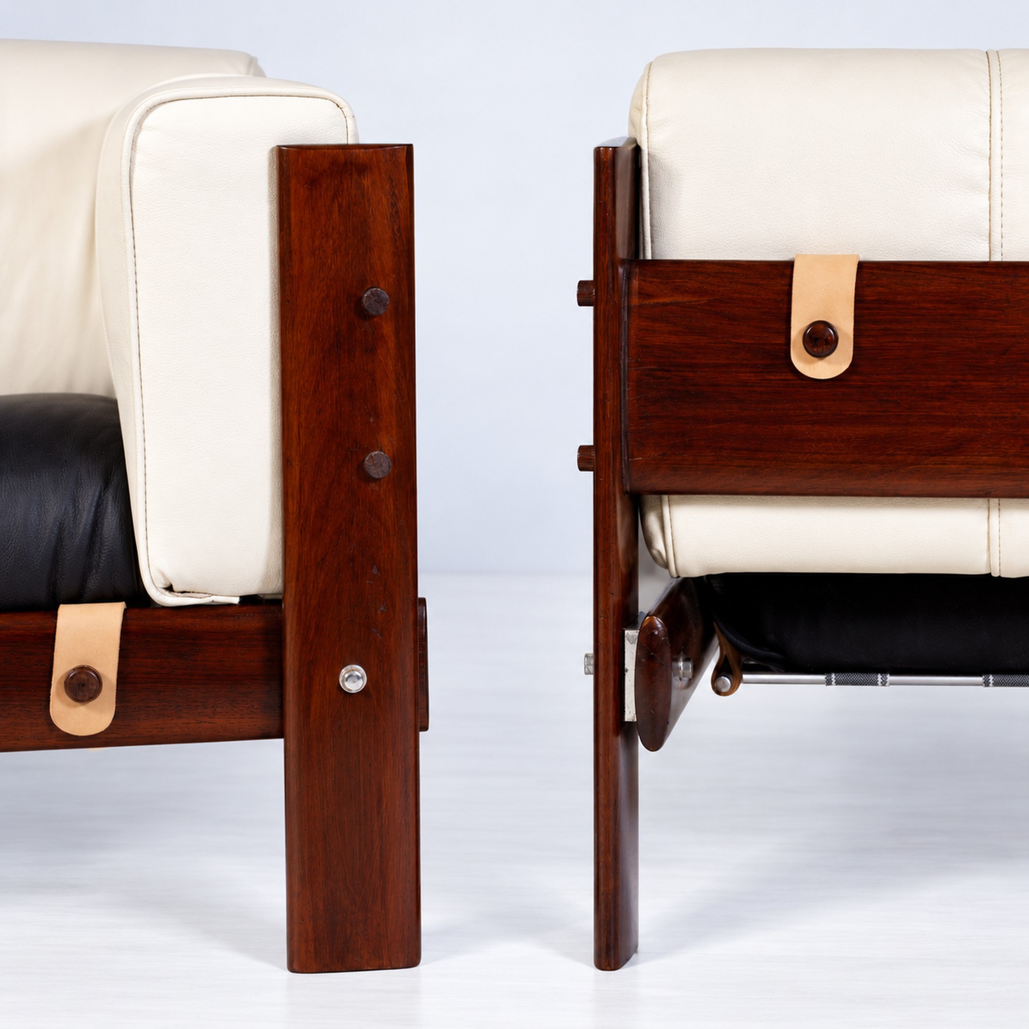 Percival Lafer - Coppia di poltrone modello MP-51 in legno e cuoio/pelle