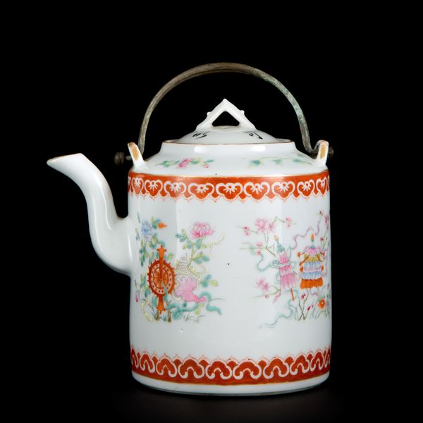 A FAMILLE ROSE TEAPOT
