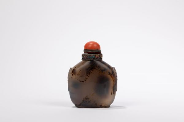 AN AGATE SNUFF BOTTLE