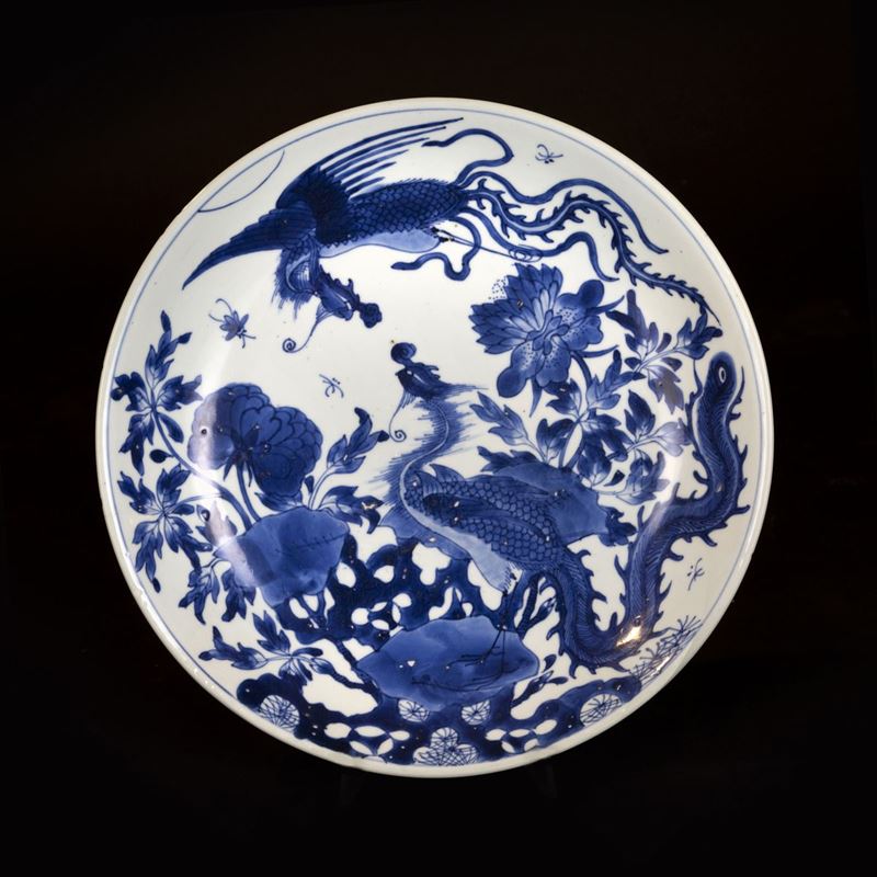Piatto in porcellana bianca e blu, Cina, dinastia Qing, periodo Kangxi