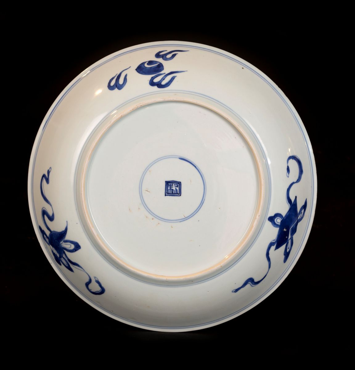 Piatto in porcellana bianca e blu, Cina, dinastia Qing, periodo Kangxi