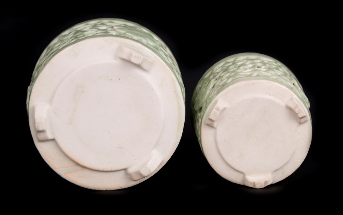 DUE RARI INCENSIERI IN PORCELLANA CELADON FORATA