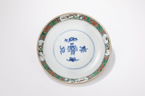 A RARE BLUE AND WHITE FAMILLE VERTE PORCELAIN DISH