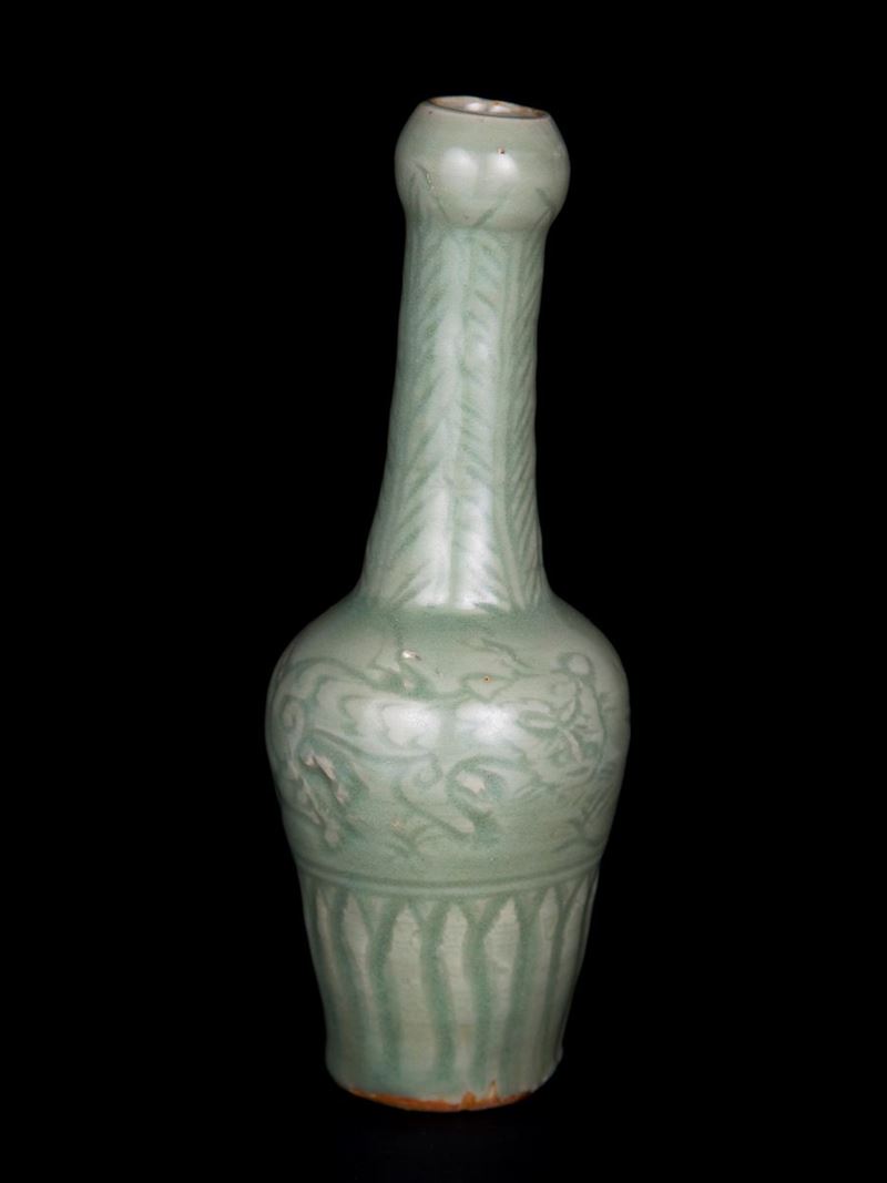 VASO A TESTA D’AGLIO IN PORCELLANA CELADON
